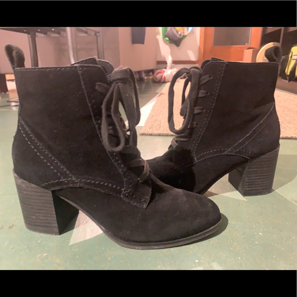 BLACK SUEDE BOOTIES SIZE: 6.5 WOMEN’S